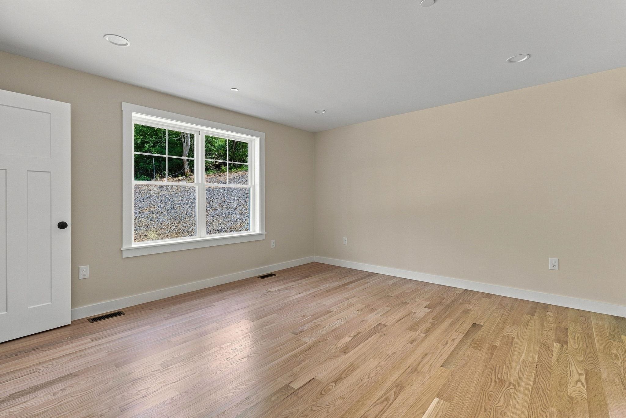 264 Colburn Road New Boston, NH 03070 - Photo 21 of 40 Gallery Image 21