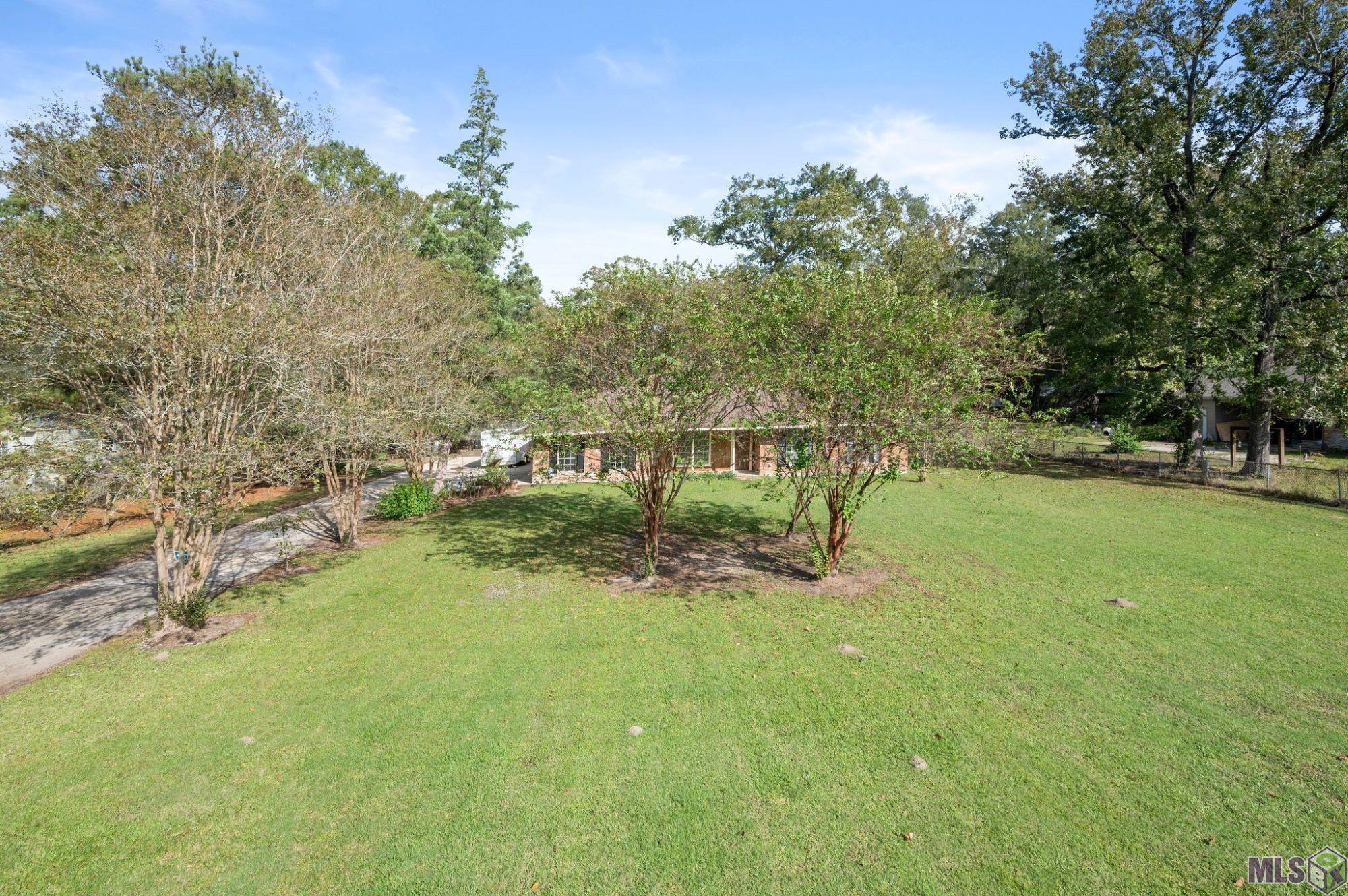 11008 Glen Watts Road Baton Rouge, LA 70818 - Photo 3 of 21 FrontYardView_3