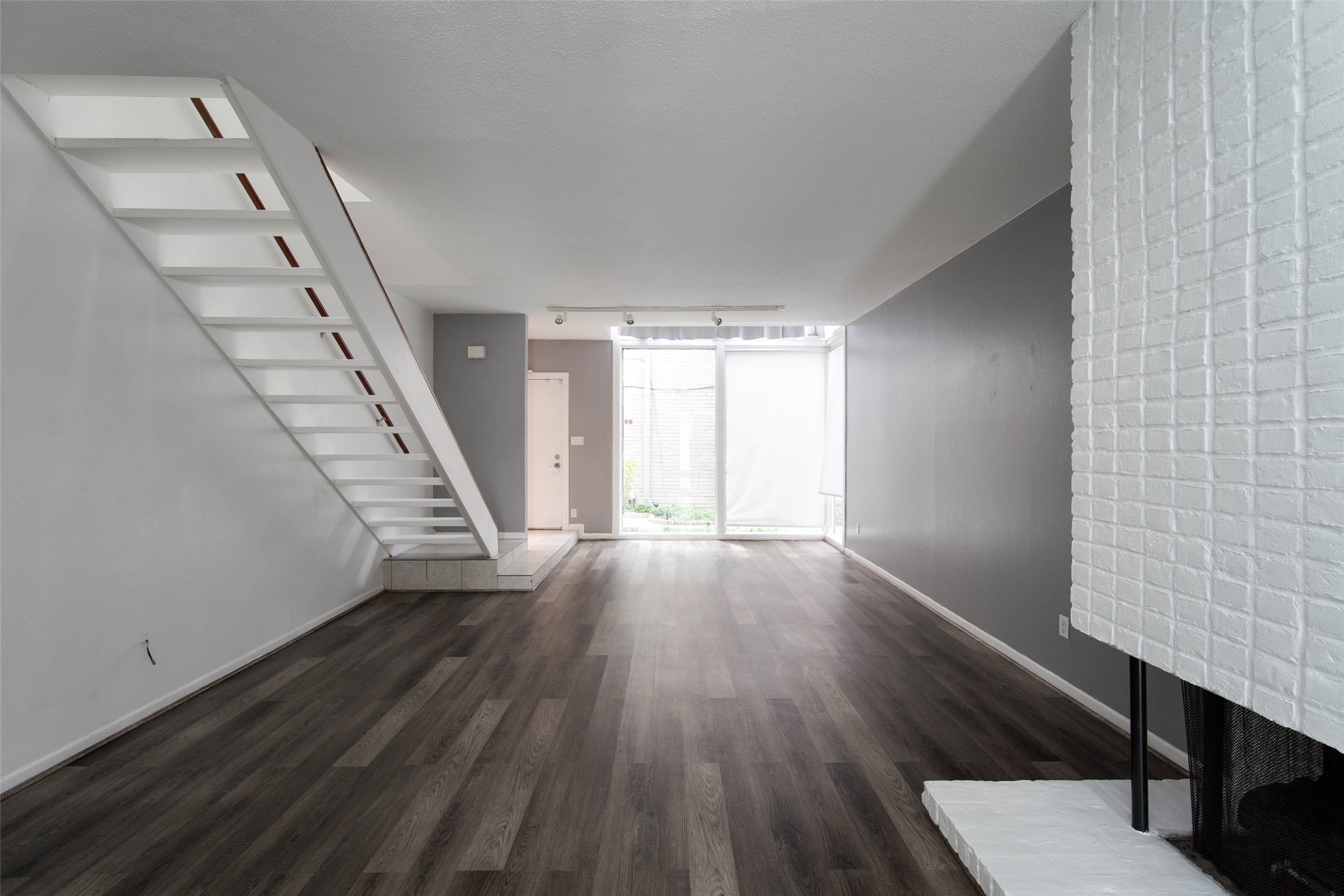 6311 Riverview Way Houston, TX 77057 - Photo 12 of 35 wooden floor in an empty room with a window