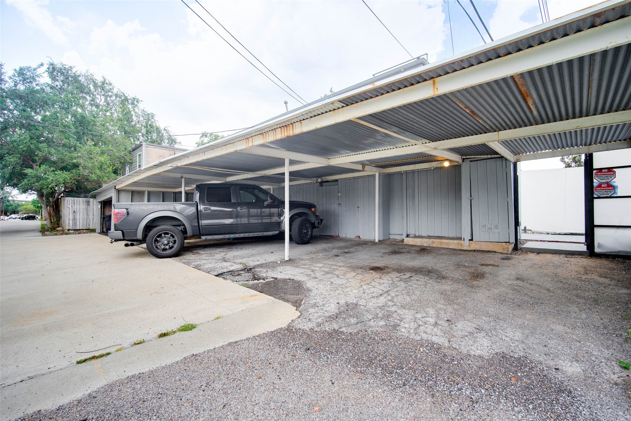 6311 Riverview Way Houston, TX 77057 - Photo 32 of 35 a view of a car in garage