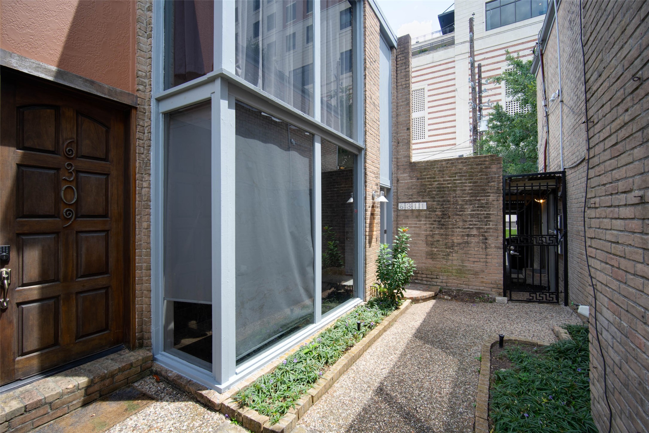6311 Riverview Way Houston, TX 77057 - Photo 5 of 35 a view of a pathway of a house