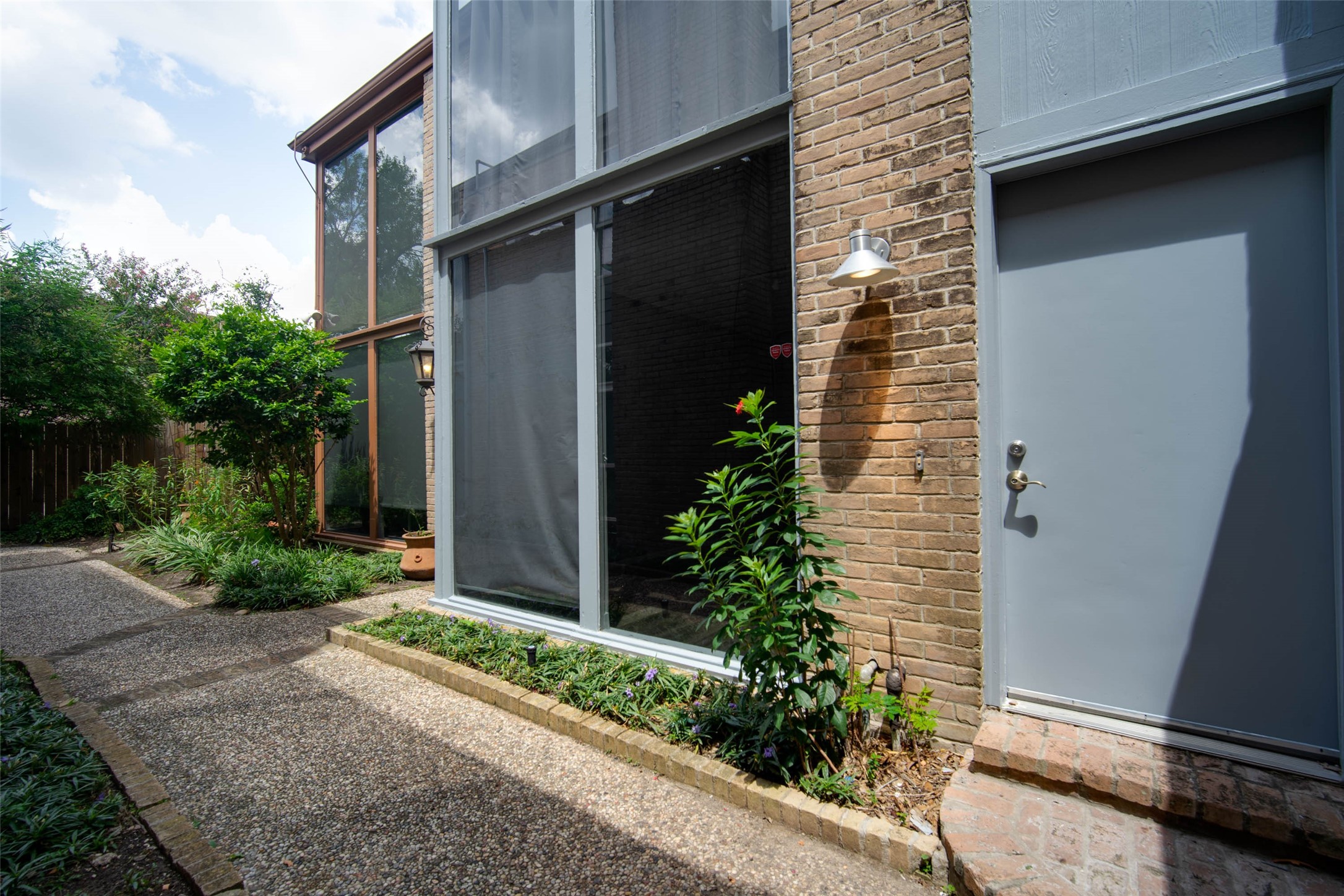 6311 Riverview Way Houston, TX 77057 - Photo 6 of 35 a brick house with a yard and plants