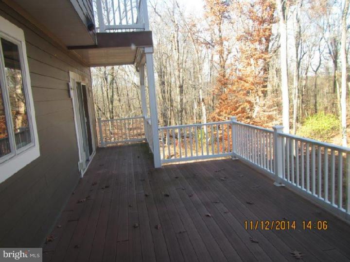 1875 Tulpe Way Riegelsville, PA 18077 - Photo 20 of 25 Deck