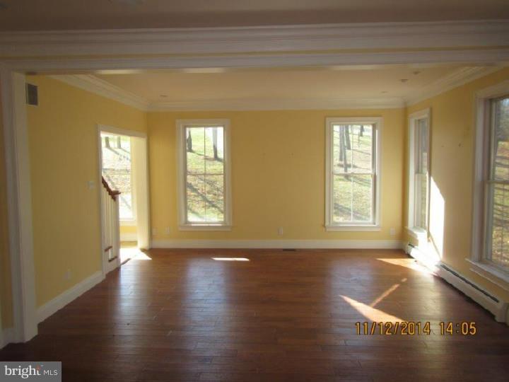 1875 Tulpe Way Riegelsville, PA 18077 - Photo 3 of 25 Living Room