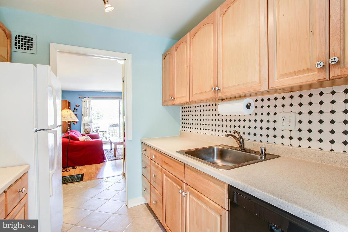 3240 Hewitt Silver Spring, Unit 63B Silver Spring, MD 20906 - Photo 5 of 24 Kitchen