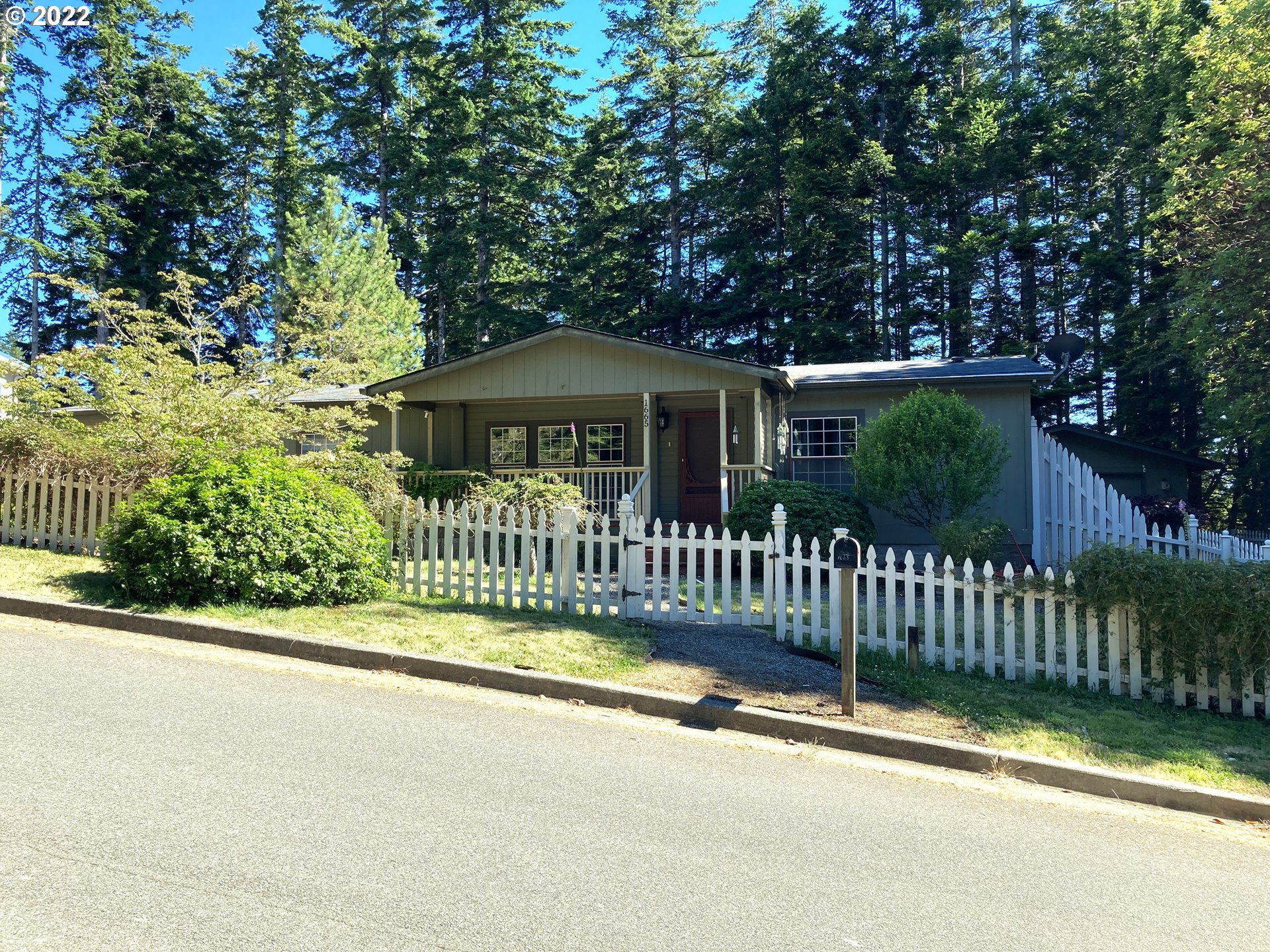 1665 Kristi Loop Lakeside, OR 97449 - Photo 3 of 31 Front Yard