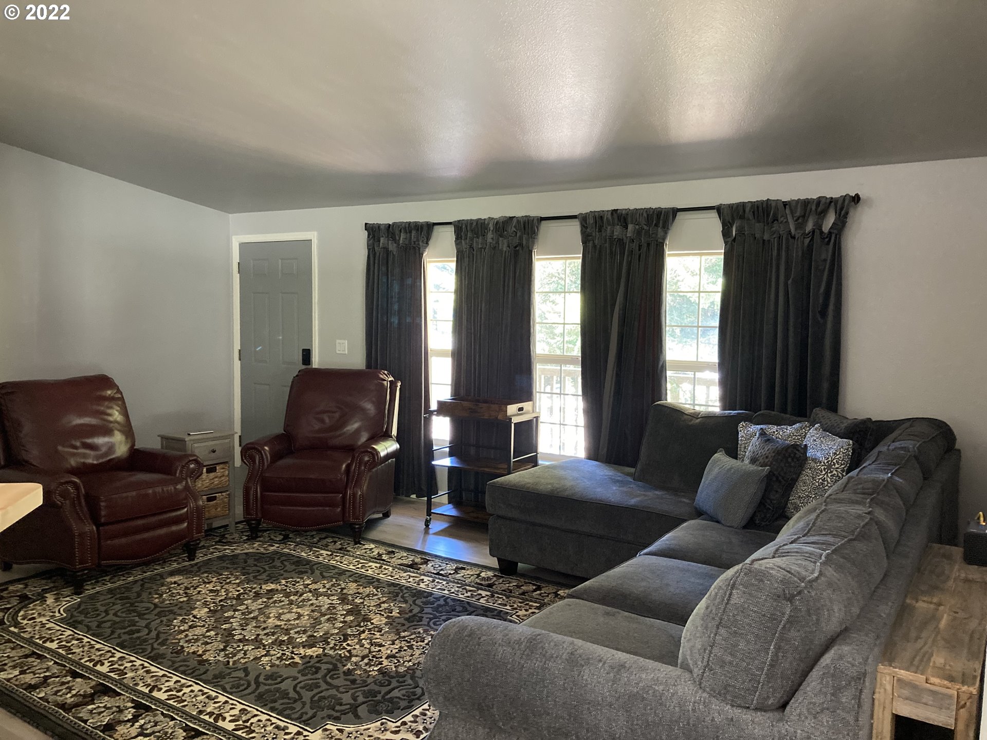 1665 Kristi Loop Lakeside, OR 97449 - Photo 5 of 31 Living Room