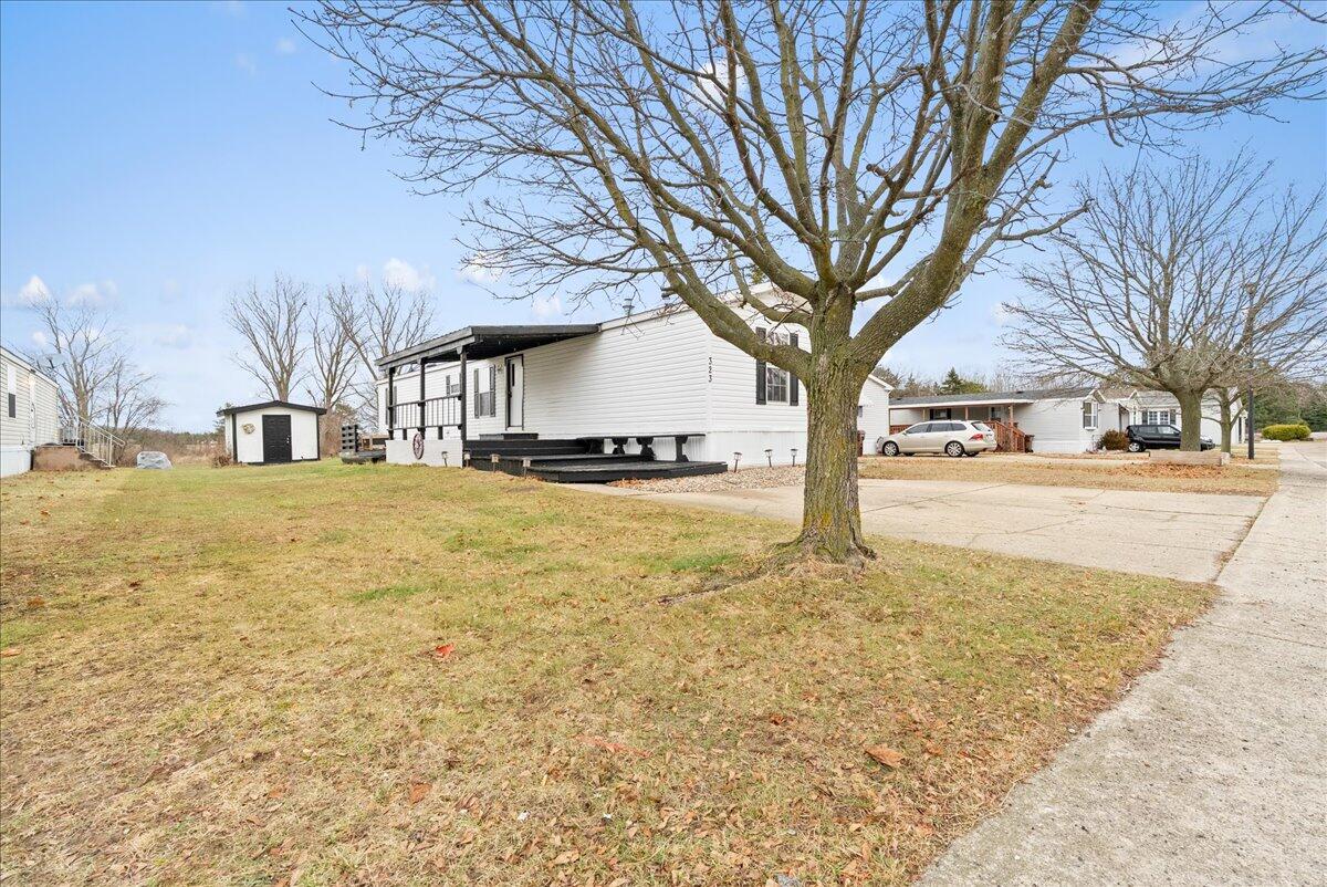 323 Oak Ridge Street Mason, MI 48854 - Photo 2 of 23 03-Media Jett - 23