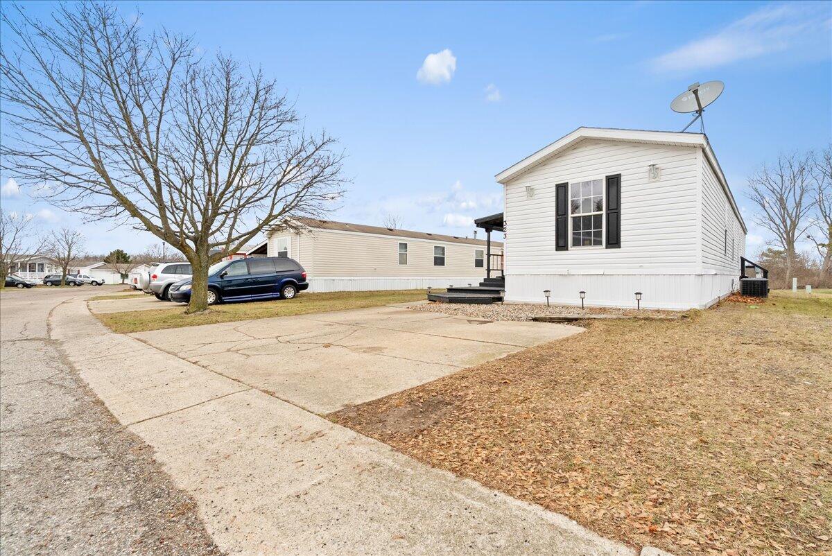 323 Oak Ridge Street Mason, MI 48854 - Photo 3 of 23 04-Media Jett - 24