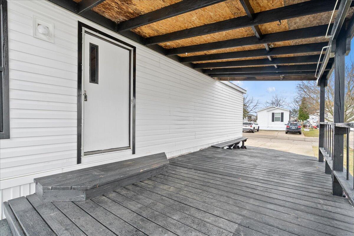 323 Oak Ridge Street Mason, MI 48854 - Photo 4 of 23 05-Media Jett - 15