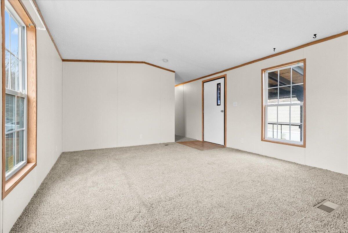 323 Oak Ridge Street Mason, MI 48854 - Photo 6 of 23 12-Media Jett - 07