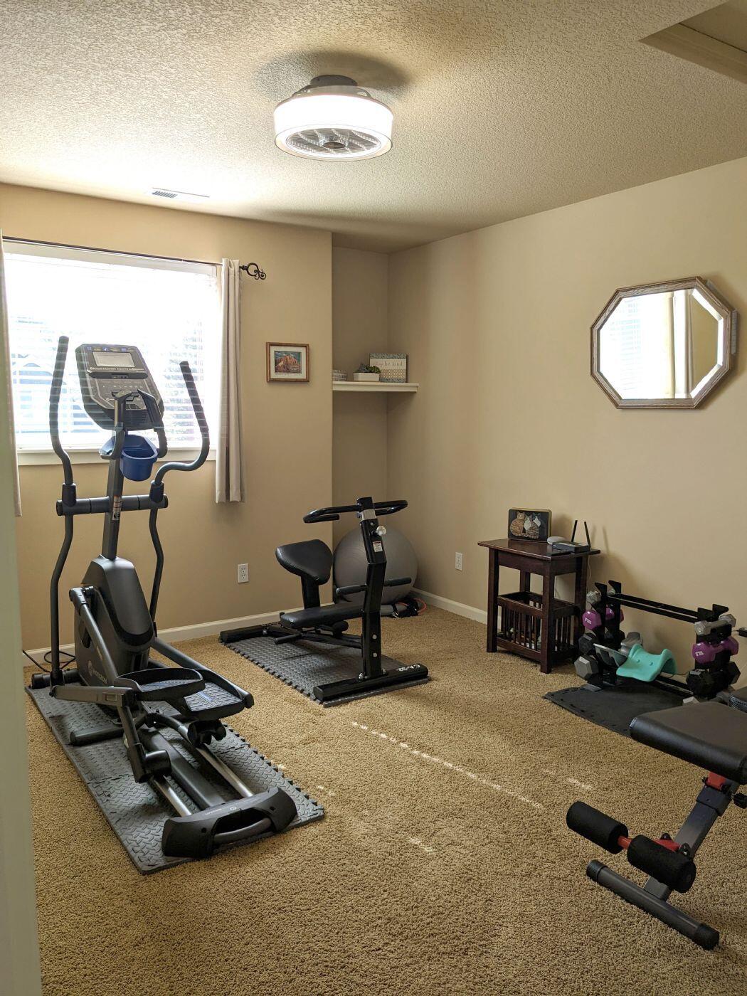 61276 Splendor Lane Bend, OR 97702 - Photo 32 of 40 Home Gym