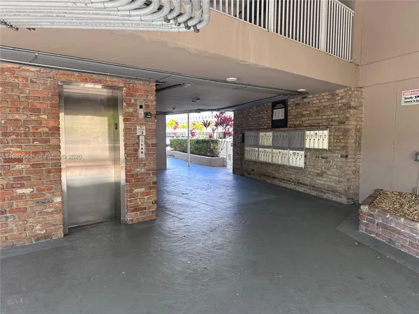 $1,725 | 6580 Santona Street, Unit A17, Coral Gables, FL 33146