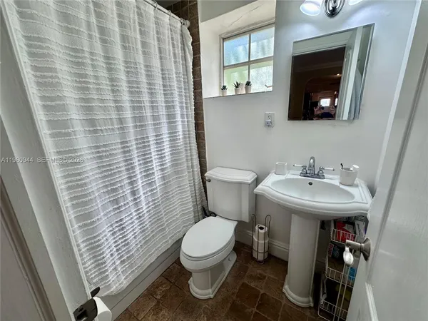 $1,725 | 6580 Santona Street, Unit A17, Coral Gables, FL 33146