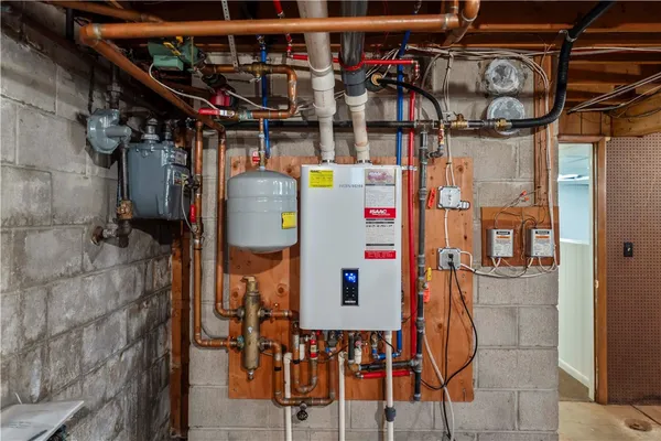 $249,900 | 34 Lochnavar Parkway, Pittsford, NY 14534