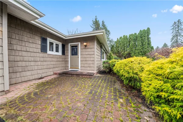 $249,900 | 34 Lochnavar Parkway, Pittsford, NY 14534