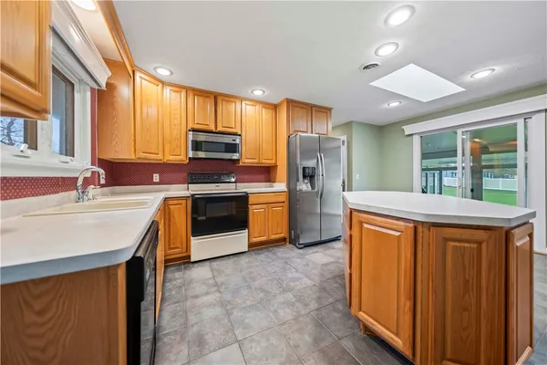 $249,900 | 34 Lochnavar Parkway, Pittsford, NY 14534