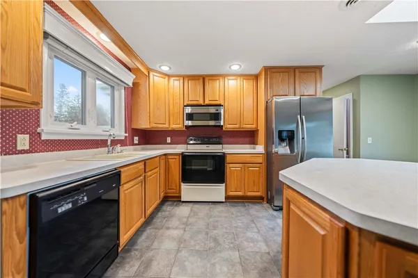 $249,900 | 34 Lochnavar Parkway, Pittsford, NY 14534