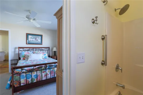 $415,000 | 260 South Central Avenue, Umatilla, FL 32784