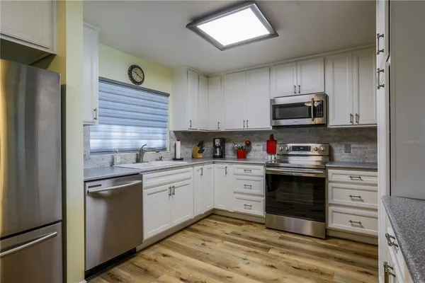 $415,000 | 260 South Central Avenue, Umatilla, FL 32784