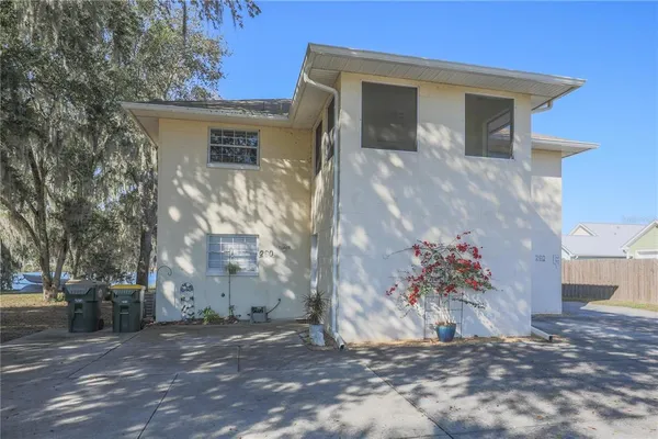 $415,000 | 260 South Central Avenue, Umatilla, FL 32784