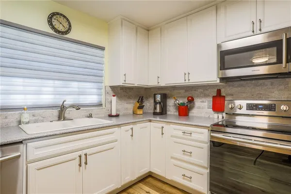 $415,000 | 260 South Central Avenue, Umatilla, FL 32784