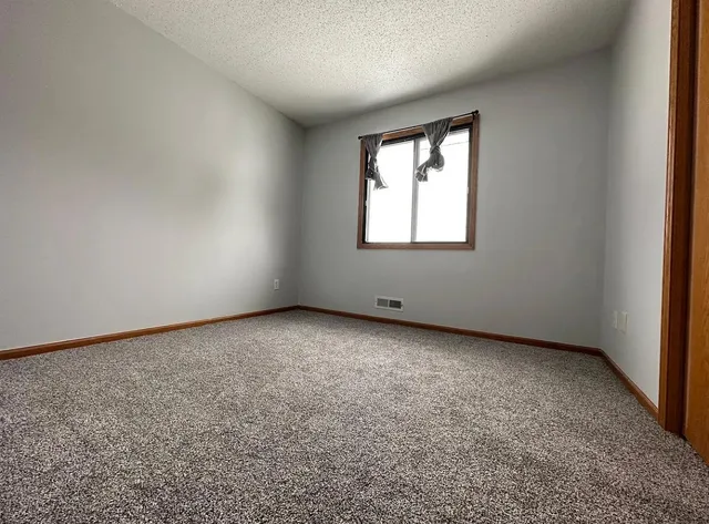 $2,000 | 3288 Dodd Lane, Eagan, MN 55121