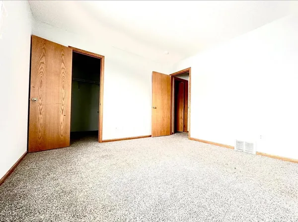 $2,000 | 3288 Dodd Lane, Eagan, MN 55121