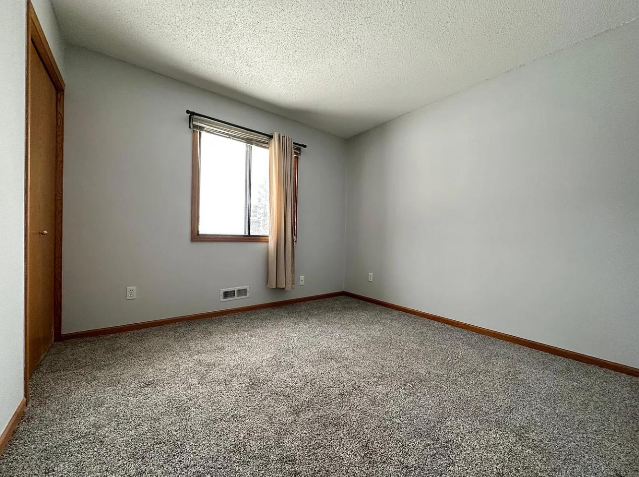 3288 Dodd Lane Eagan, MN 55121 - Photo 10 of 12