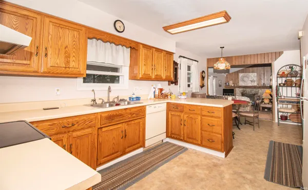 $374,500 | 505 Oak Crest Drive, Kendallville, IN 46755