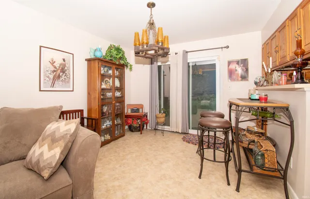 $379,900 | 505 Oak Crest Drive, Kendallville, IN 46755