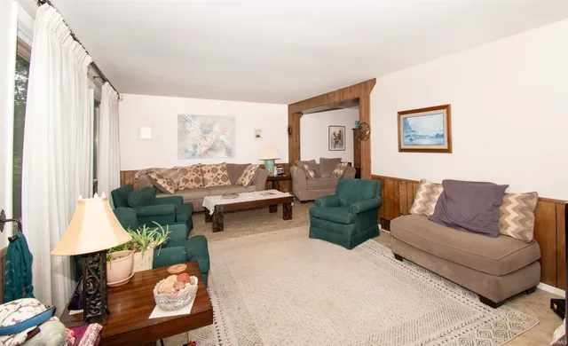 $379,900 | 505 Oak Crest Drive, Kendallville, IN 46755