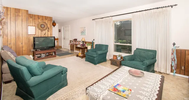 $379,900 | 505 Oak Crest Drive, Kendallville, IN 46755