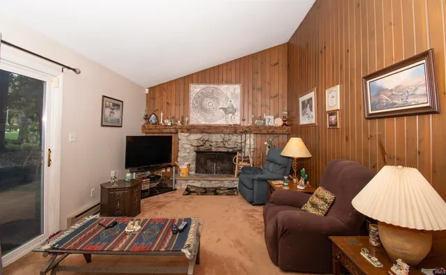 $379,900 | 505 Oak Crest Drive, Kendallville, IN 46755