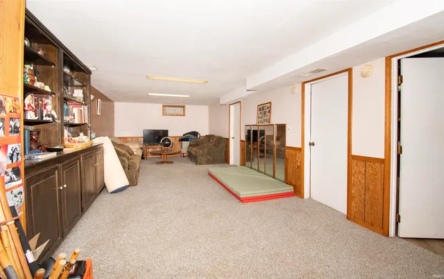 $379,900 | 505 Oak Crest Drive, Kendallville, IN 46755