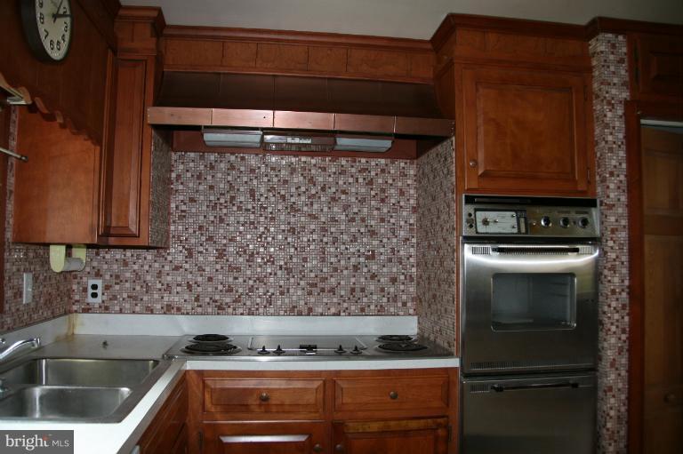 925 Sedgley Road Catonsville, MD 21228 - Photo 1 of 4 Kitchen