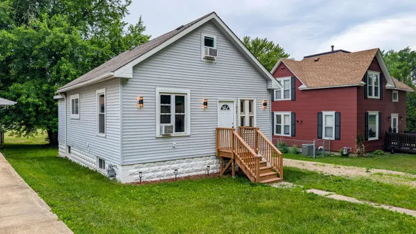$1,300 | 624 East Hawthorne Street, Albert Lea, MN 56007
