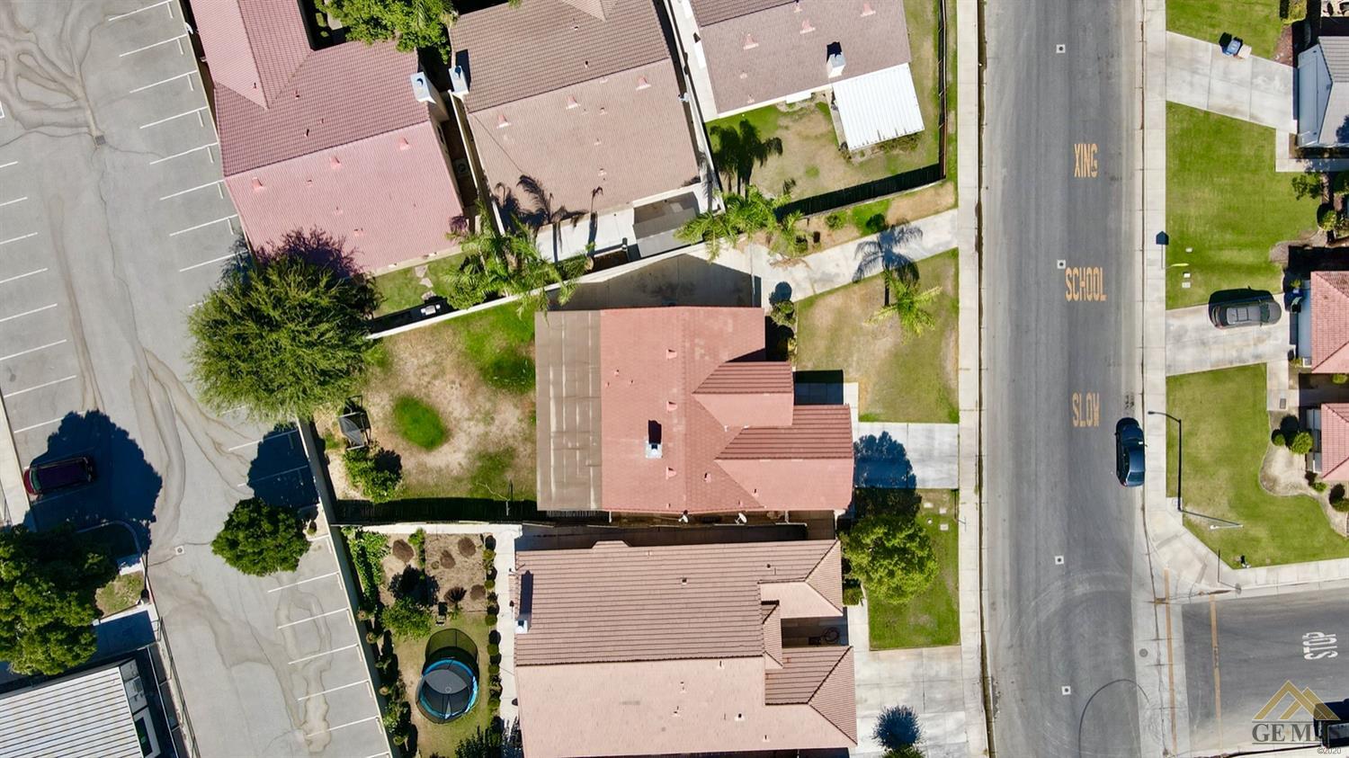 3903 Amherst Forest Road Bakersfield, CA 93313 - Photo 2 of 39