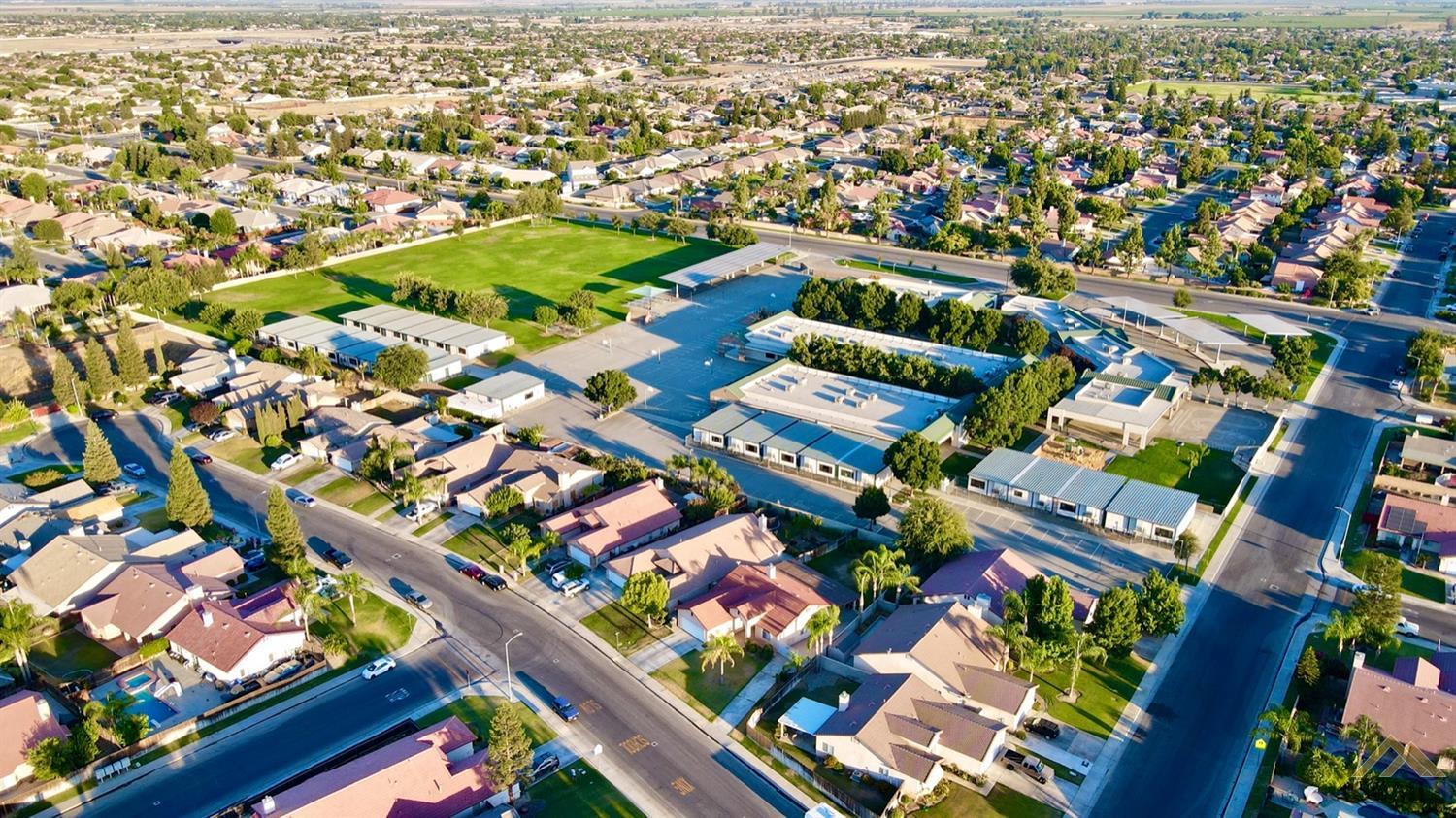 3903 Amherst Forest Road Bakersfield, CA 93313 - Photo 13 of 39