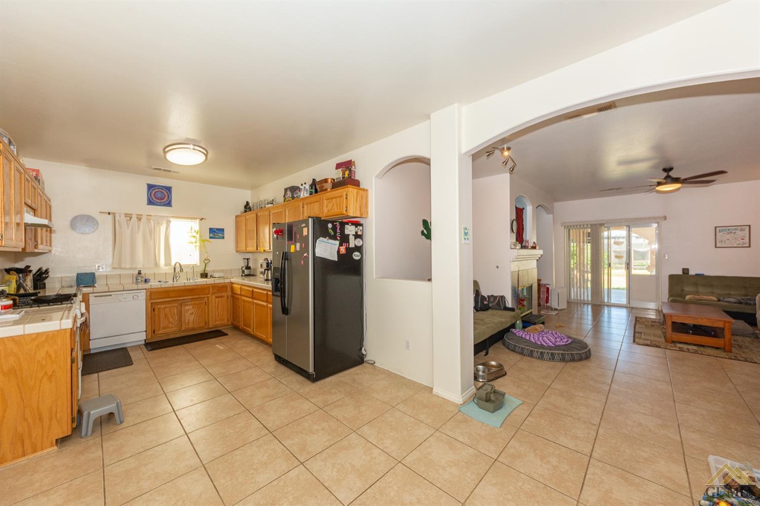 3903 Amherst Forest Road Bakersfield, CA 93313 - Photo 3 of 39