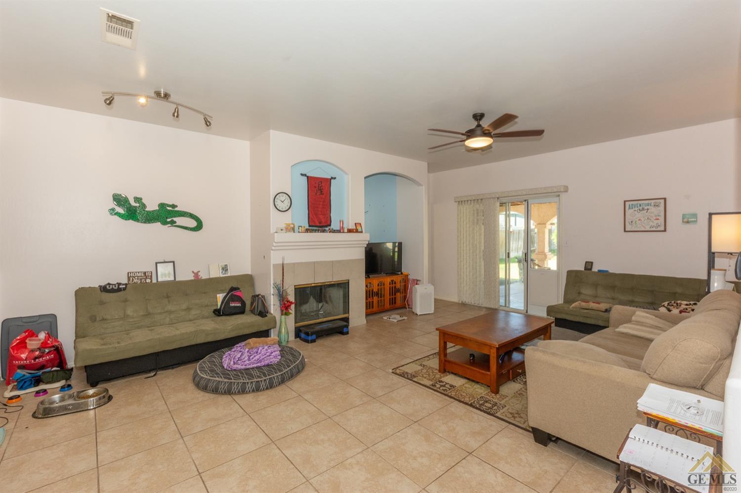 3903 Amherst Forest Road Bakersfield, CA 93313 - Photo 5 of 39