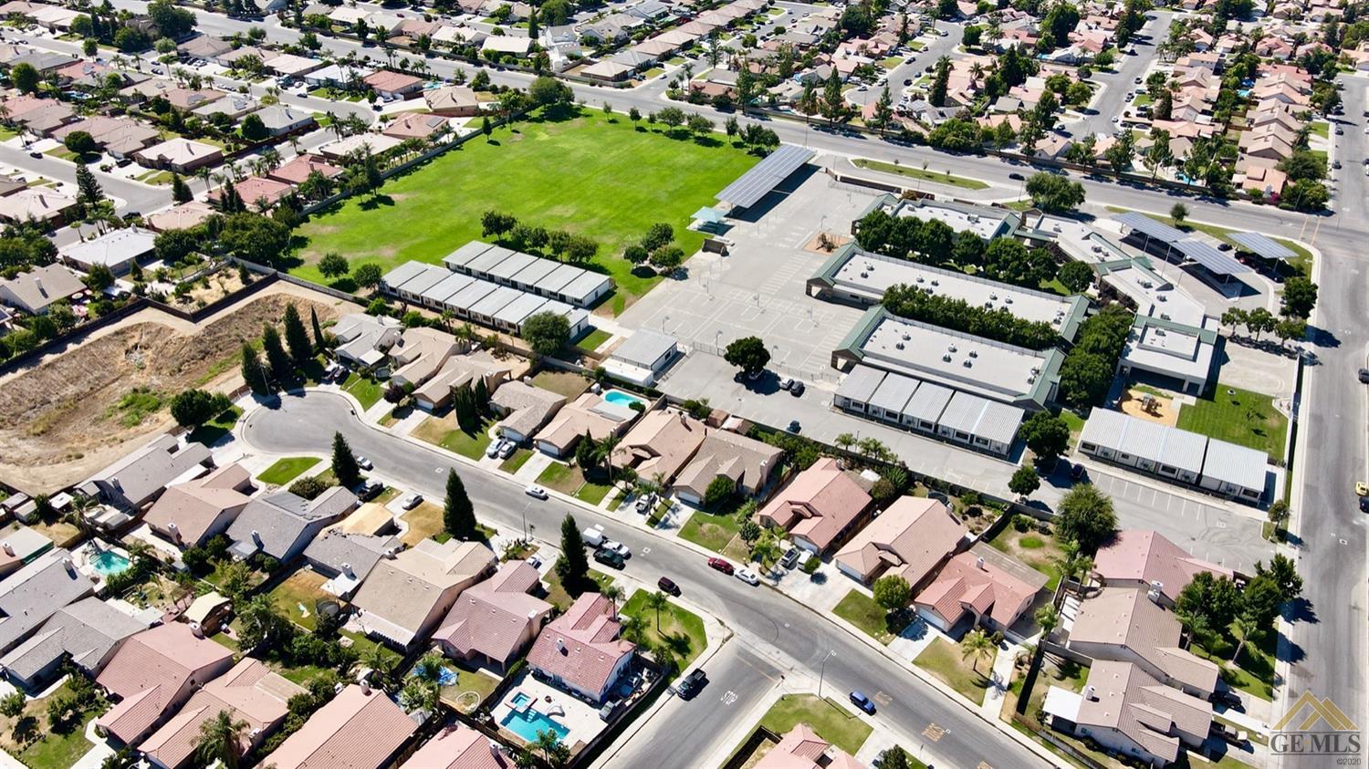 3903 Amherst Forest Road Bakersfield, CA 93313 - Photo 7 of 39