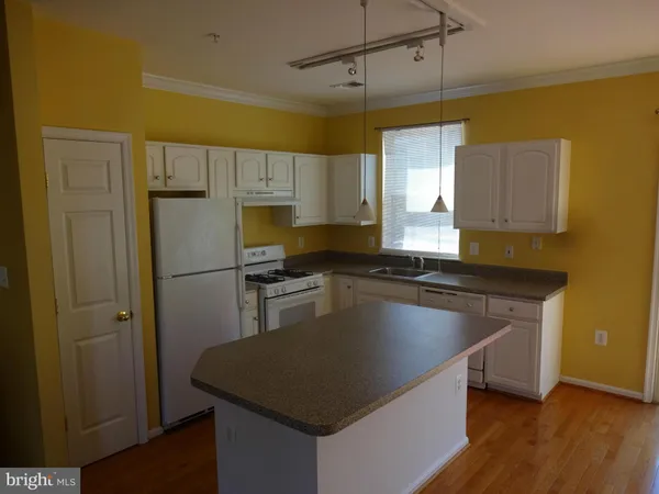 $2,400 | 21836 Jarvis Square, Ashburn, VA 20147