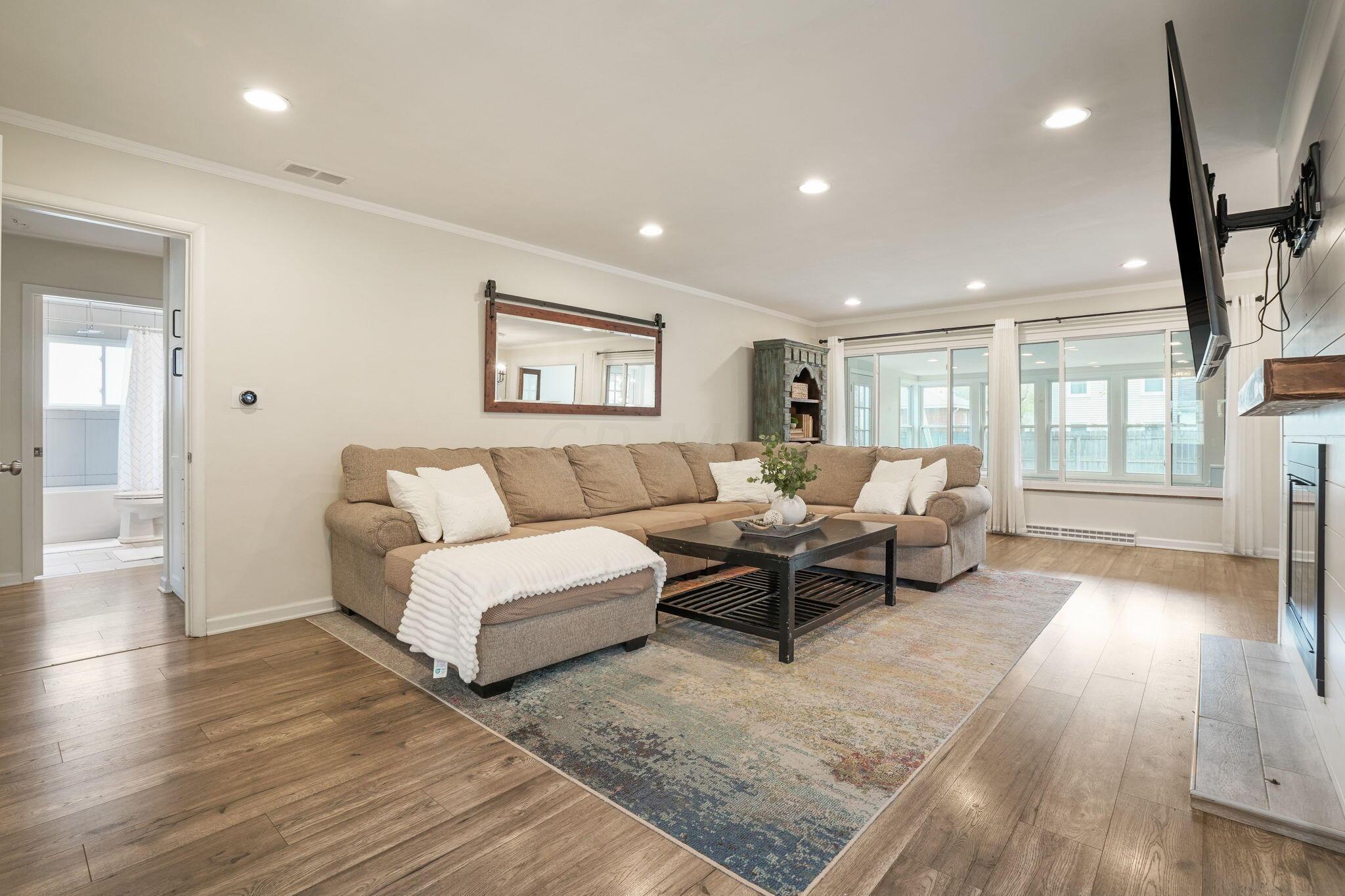 184 North Merkle Road Columbus, OH 43209 - Photo 6 of 46 Great Room