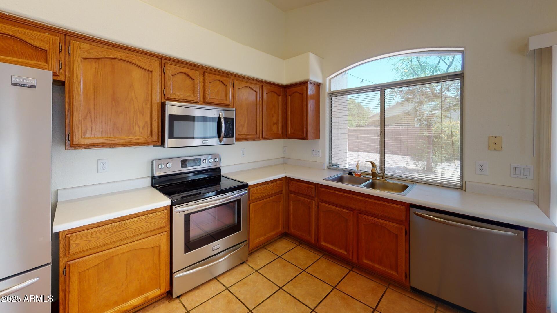 483 West Encinas Street Gilbert, AZ 85233 - Photo 2 of 8 483-w-encinas-st-kitchen1