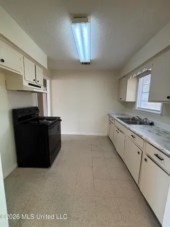 $1,000 | 2207 Ladnier Road, Gautier, MS 39553