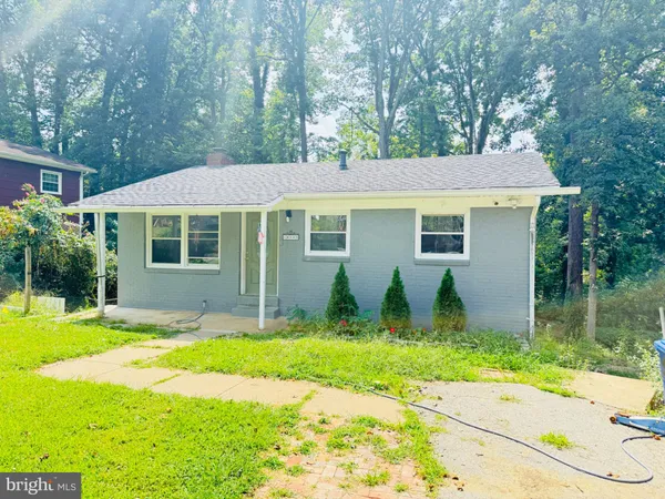 $395,000 | 19002 Red Oak Lane, Triangle, VA 22172