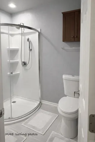 a bathroom with a toilet and a shower