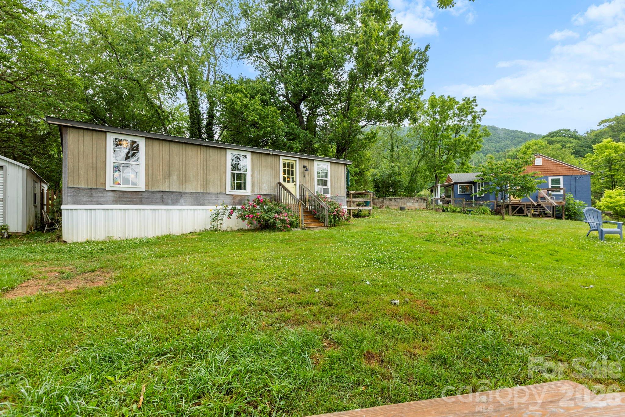 4 Mountain View Road Asheville, NC 28806 - Photo 2 of 35 a backyard of a house with table and chairs