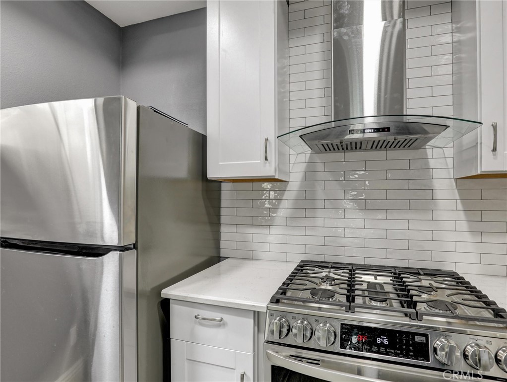 25081 Leucadia Street, Unit F Laguna Niguel, CA 92677 - Photo 10 of 30 a kitchen with a stove and a refrigerator